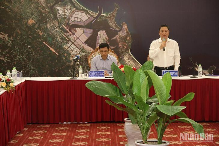 Chủ tịch Ủy ban nhân dân tỉnh Quảng Nam Lê Trí Thanh phát biểu kết thúc hội thảo. Chủ tịch Ủy ban nhân dân tỉnh Quảng Nam Lê Trí Thanh phát biểu kết thúc hội thảo.