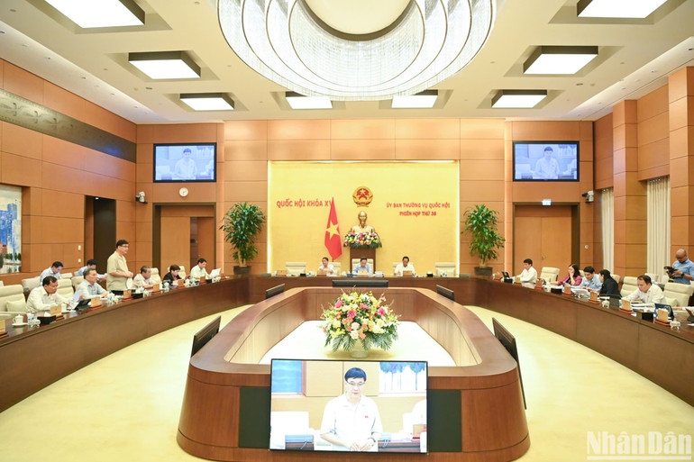 Quang cảnh phiên họp cho ý kiến về dự án Luật Điện lực (sửa đổi). (Ảnh: DUY LINH)