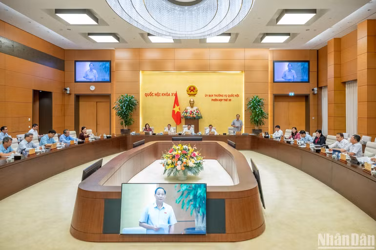 Quang cảnh phiên họp sáng 10/7. (Ảnh: DUY LINH)