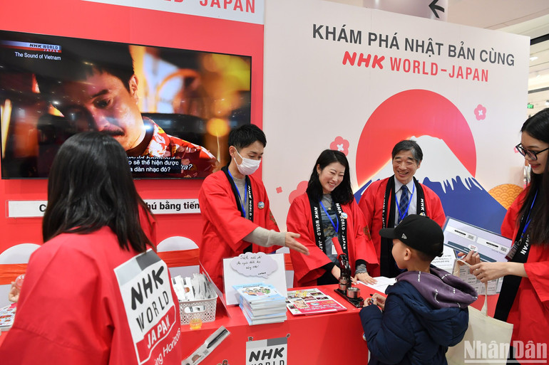 Sự kiện “Khám phá Nhật Bản” cùng NHK World-Japan diễn ra tại Trung tâm thương mại Aeon Mall Hà Đông (Hà Nội) với nhiều hoạt động đặc sắc. (Ảnh: THÀNH ĐẠT) Sự kiện “Khám phá Nhật Bản” cùng NHK World-Japan diễn ra tại Trung tâm thương mại Aeon Mall Hà Đông (Hà Nội) với nhiều hoạt động đặc sắc. (Ảnh: THÀNH ĐẠT)