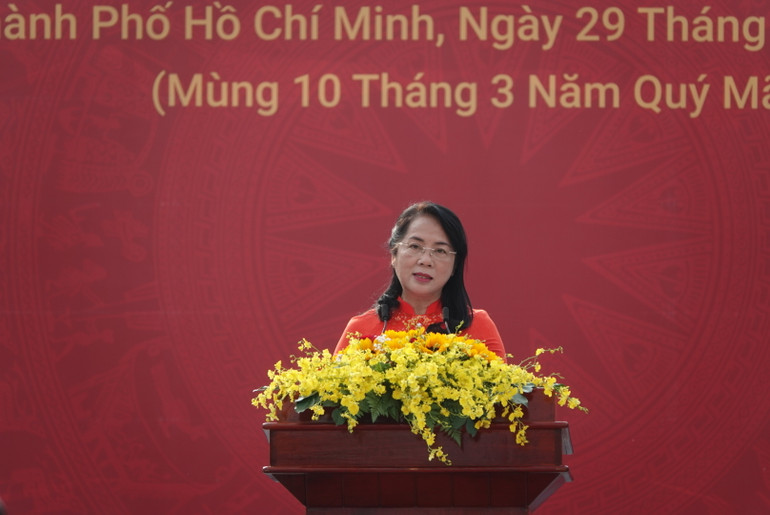 Đồng chí Trần Kim Yến, Chủ tịch Ủy Ban Ủy ban Mặt trận Tổ quốc Việt Nam Việt Nam Thành phố Hồ Chí Minh đọc diễn văn tại buổi lễ.