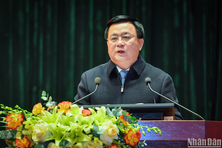 Đồng chí Nguyễn Xuân Thắng, Ủy viên Bộ Chính trị, Giám đốc Học viện Chính trị quốc gia Hồ Chí Minh, Chủ tịch Hội đồng Lý luận Trung ương phát biểu đề dẫn Hội thảo. (Ảnh: THÀNH ĐẠT)