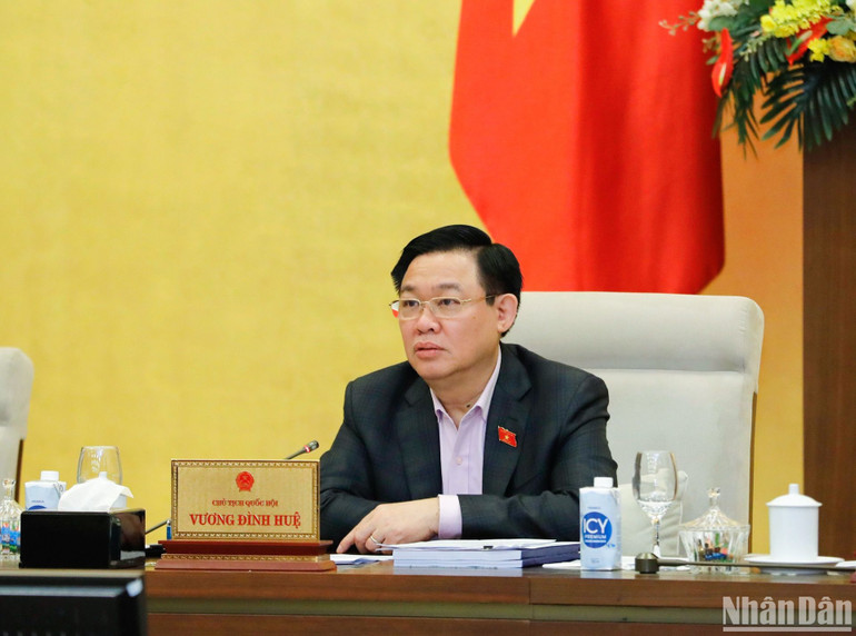 Chủ tịch Quốc hội Vương Đình Huệ phát biểu ý kiến tại phiên họp. (Ảnh: DUY LINH) Chủ tịch Quốc hội Vương Đình Huệ phát biểu ý kiến tại phiên họp. (Ảnh: DUY LINH)
