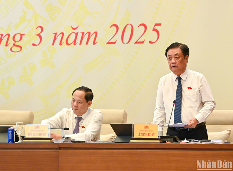 Phó Chủ tịch Quốc hội Lê Minh Hoan điều hành nội dung thảo luận. (Ảnh: DUY LINH) Phó Chủ tịch Quốc hội Lê Minh Hoan điều hành nội dung thảo luận. (Ảnh: DUY LINH)