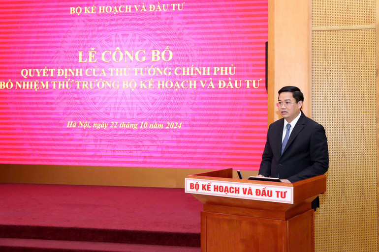 Thứ trưởng Kế hoạch và Đầu tư Nguyễn Đức Tâm phát biểu nhận nhiệm vụ. Thứ trưởng Kế hoạch và Đầu tư Nguyễn Đức Tâm phát biểu nhận nhiệm vụ.