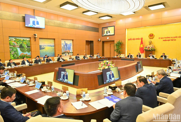 Quang cảnh phiên họp. (Ảnh: DUY LINH)