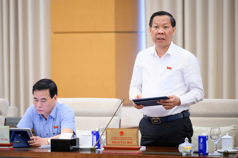 Chủ nhiệm Ủy ban Kinh tế và Tài chính Phan Văn Mãi phát biểu. (Ảnh: DUY LINH)