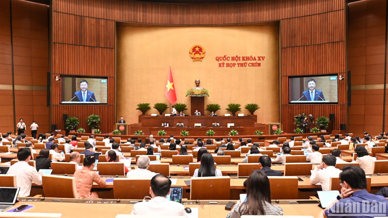 Quang cảnh phiên họp tại hội trường chiều 5/5. (Ảnh: THỦY NGUYÊN)