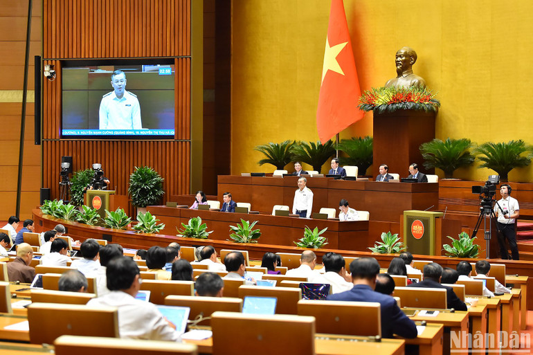 Quang cảnh phiên chất vấn Tổng Kiểm toán nhà nước. (Ảnh: LINH NGUYÊN)