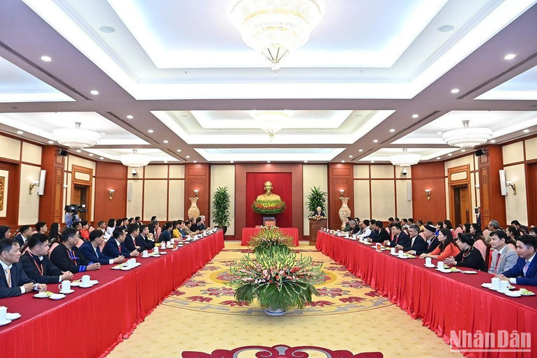 Quang cảnh buổi gặp mặt thân mật. (Ảnh: ĐĂNG KHOA)