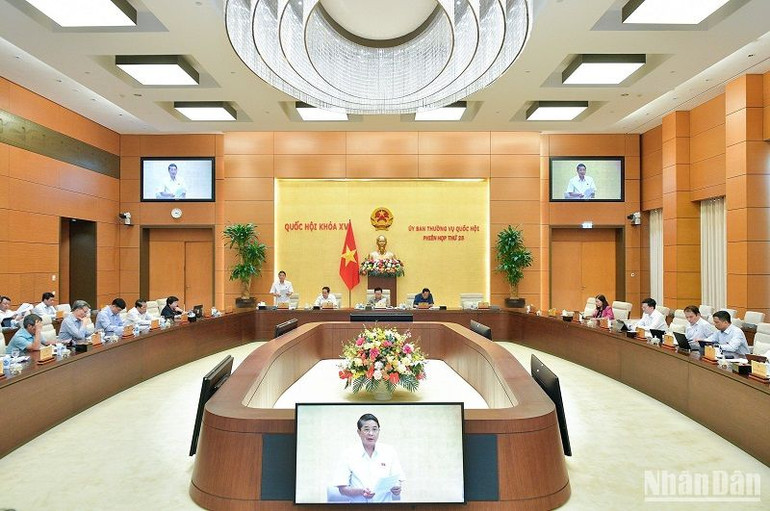 Quang cảnh phiên họp. (Ảnh: DUY LINH)