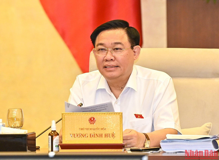 Chủ tịch Quốc hội Vương Đình Huệ phát biểu ý kiến thảo luận tại phiên họp. (Ảnh: DUY LINH)