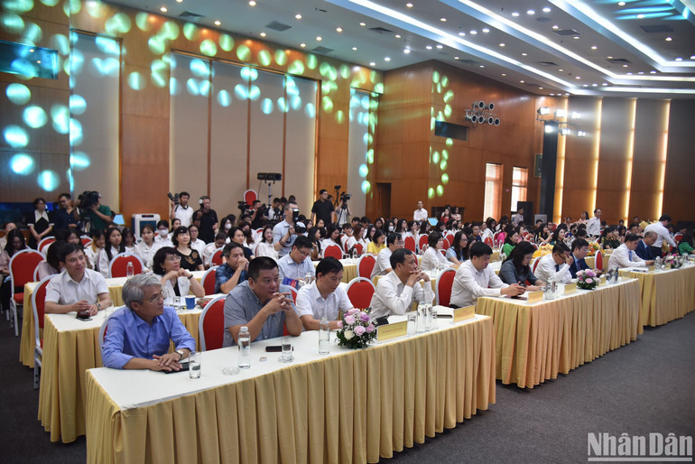 Quang cảnh Lễ trao giải. (Ảnh: NHẬT QUANG)