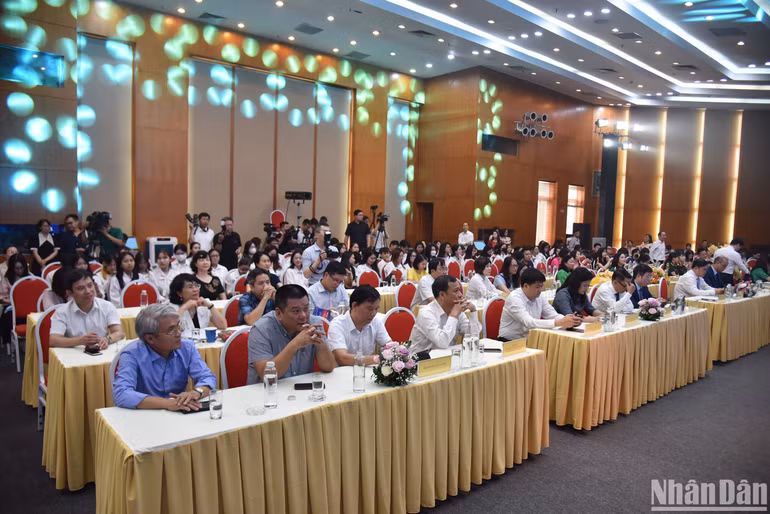 Quang cảnh Lễ trao giải. (Ảnh: NHẬT QUANG)