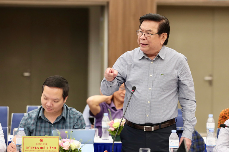 Các đại biểu nêu ý kiến tại tọa đàm.