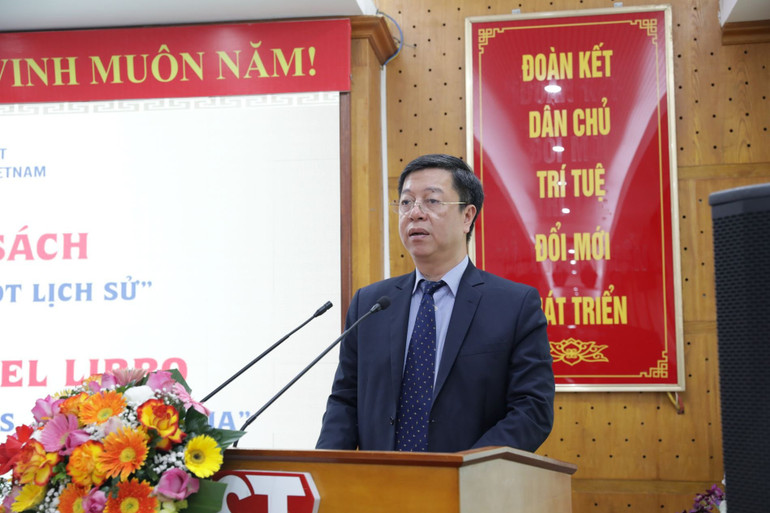 PGS, TS Vũ Trọng Lâm, Giám đốc - Tổng Biên tập, Bí thư Đảng ủy Nhà xuất bản Chính trị quốc gia Sự thật thông tin về quá trình biên tập, biên dịch, xuất bản cuốn sách.