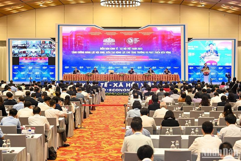 Quang cảnh phiên khai mạc. (Ảnh: DUY LINH)