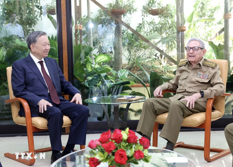 Tổng Bí thư, Chủ tịch nước Tô Lâm gặp Lãnh tụ Cách mạng Cuba, Đại tướng Raúl Castro Ruz.
