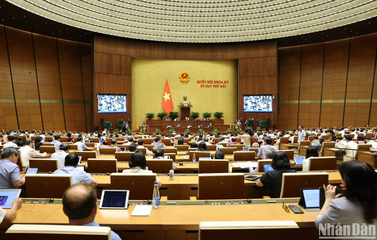 Quang cảnh phiên họp sáng 8/6. (Ảnh: DUY LINH)