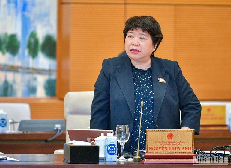 Chủ nhiệm Ủy ban Xã hội của Quốc hội Nguyễn Thúy Anh tham gia ý kiến thảo luận. (Ảnh: DUY LINH)
