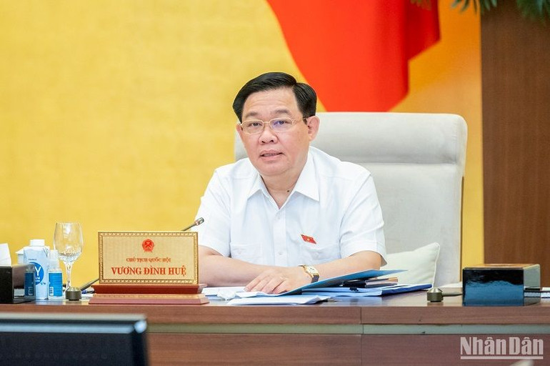 Chủ tịch Quốc hội Vương Đình Huệ phát biểu ý kiến thảo luận tại phiên họp. (Ảnh: DUY LINH)