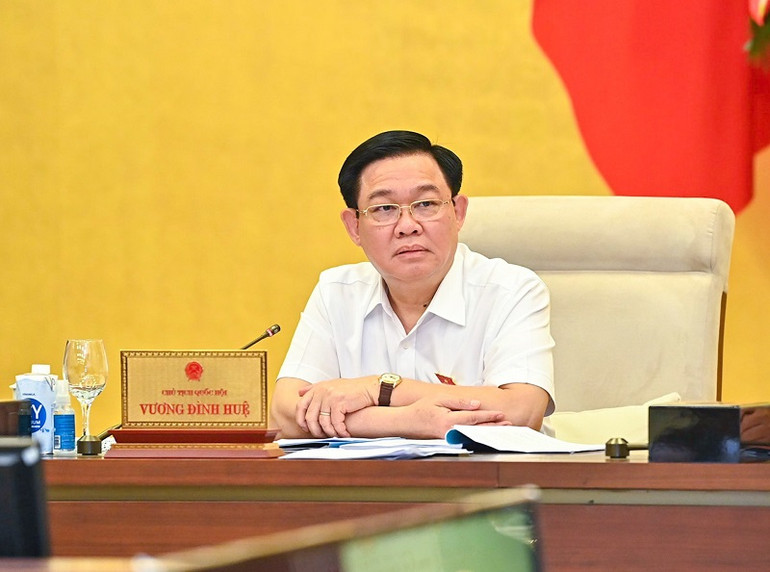 Chủ tịch Quốc hội Vương Đình Huệ đề nghị làm rõ cơ sở số tiền 17.100 tỷ đồng đề xuất cấp bổ sung vốn điều lệ cho Agribank. (Ảnh: DUY LINH) Chủ tịch Quốc hội Vương Đình Huệ đề nghị làm rõ cơ sở số tiền 17.100 tỷ đồng đề xuất cấp bổ sung vốn điều lệ cho Agribank. (Ảnh: DUY LINH)