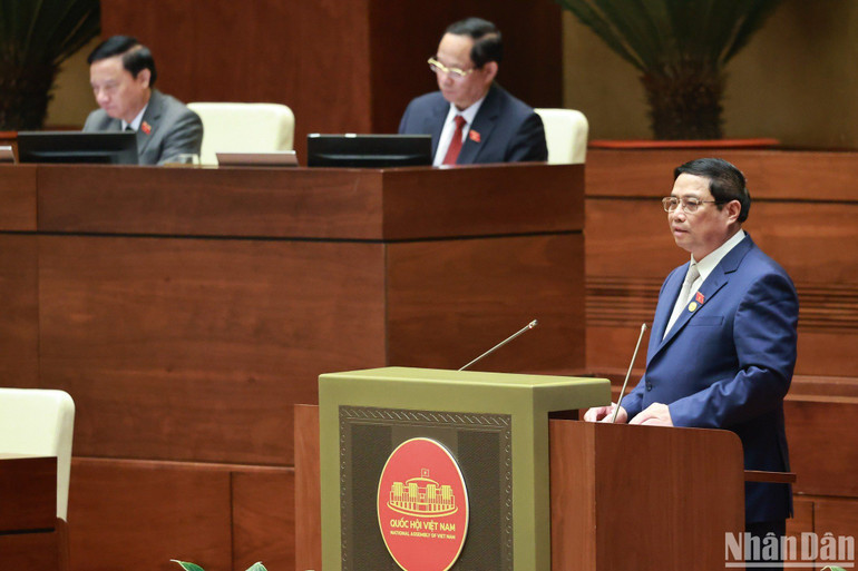 Thủ tướng cho biết, kinh tế-xã hội năm 2023 tiếp tục xu hướng phục hồi, tháng sau tích cực hơn tháng trước, quý sau cao hơn quý trước. (Ảnh: ĐĂNG KHOA)