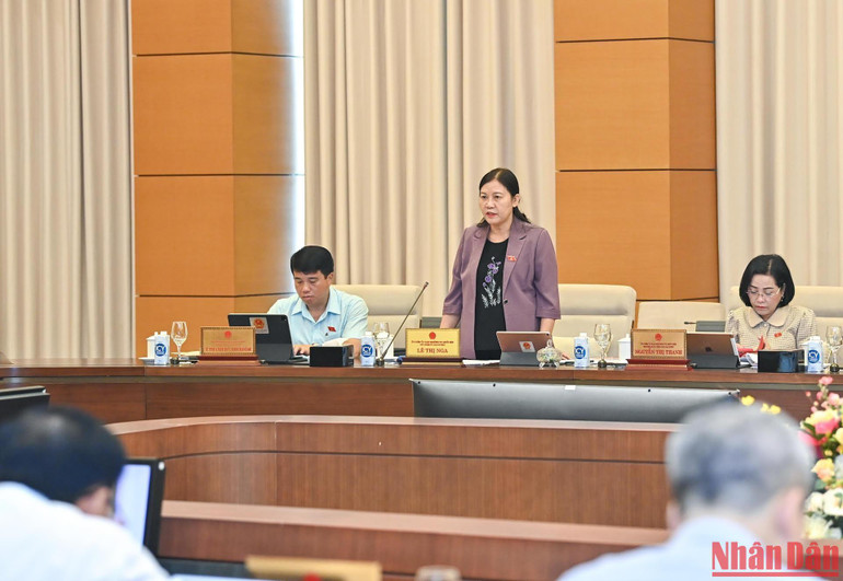 Chủ nhiệm Ủy ban Tư pháp của Quốc hội Lê Thị Nga phát biểu ý kiến tại phiên họp.