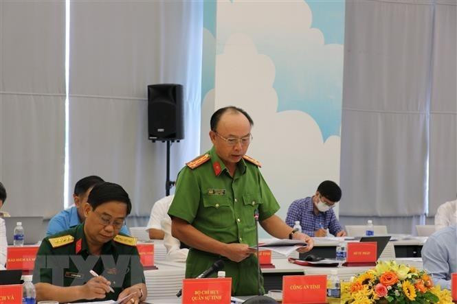 Đại tá Trần Văn Chính phát biểu tại buổi họp báo. (Ảnh: TTXVN)