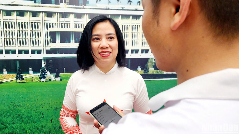 Đồng chí Phạm Thu Thủy, Bí thư Chi bộ Trường Mẫu giáo mần non A chia sẻ với phóng viên. Đồng chí Phạm Thu Thủy, Bí thư Chi bộ Trường Mẫu giáo mần non A chia sẻ với phóng viên.