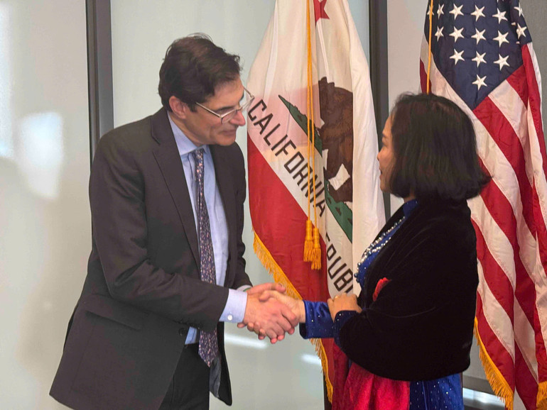 Phó Chủ tịch Quốc hội Nguyễn Thị Thanh gặp gỡ Thượng nghị sĩ Josh Becker, Chủ tịch Ủy ban Năng lượng, Tiện ích và Truyền thông Thượng viện bang California.