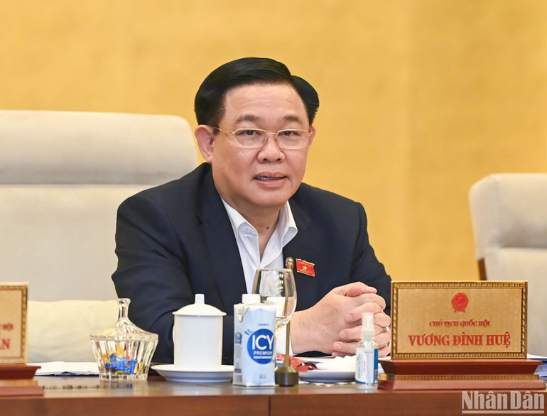 Chủ tịch Quốc hội Vương Đình Huệ phát biểu ý kiến. (Ảnh: DUY LINH) Chủ tịch Quốc hội Vương Đình Huệ phát biểu ý kiến. (Ảnh: DUY LINH)