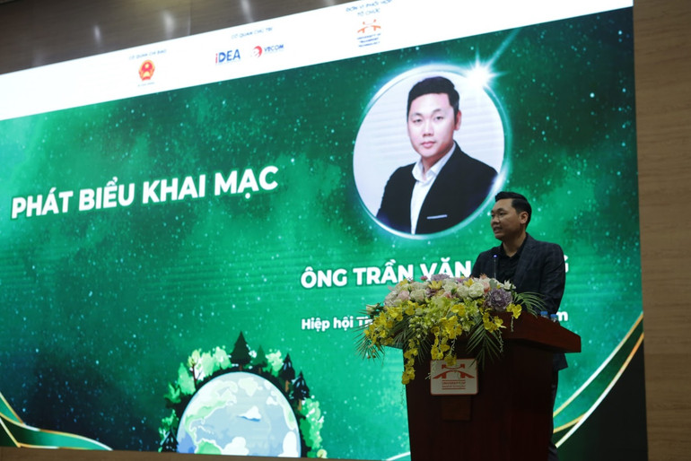 Ông Trần Văn Trọng, Tổng Thư ký VECOM, phát biểu tại Hội thảo.
