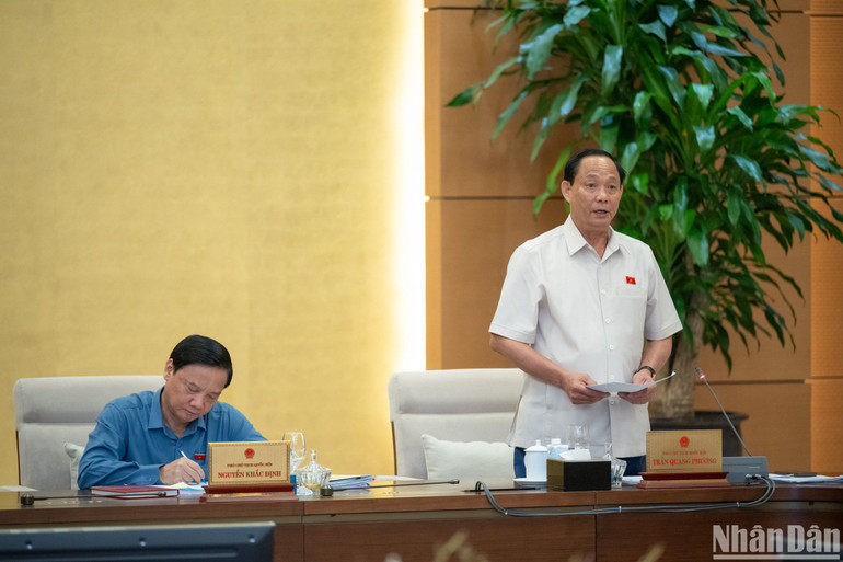 Phó Chủ tịch Quốc hội Trần Quang Phương điều hành phiên họp. (Ảnh: DUY LINH) Phó Chủ tịch Quốc hội Trần Quang Phương điều hành phiên họp. (Ảnh: DUY LINH)