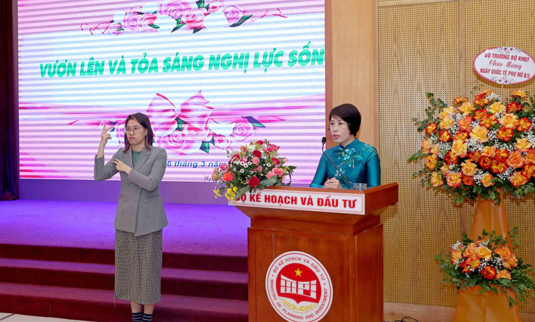 Thứ trưởng Kế hoạch và Đầu tư Nguyễn Thị Bích Ngọc phát biểu tại chương trình.