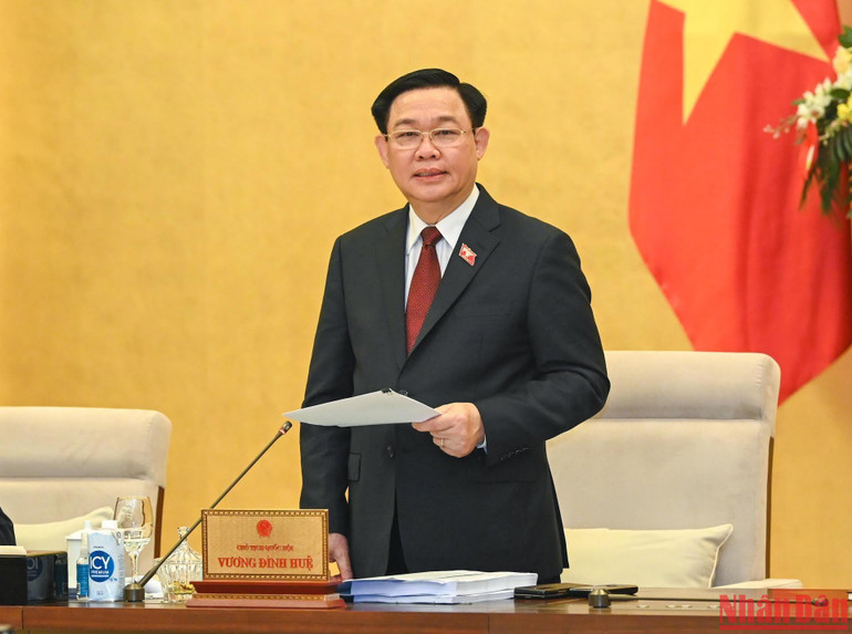 Chủ tịch Quốc hội Vương Đình Huệ phát biểu khai mạc phiên họp.