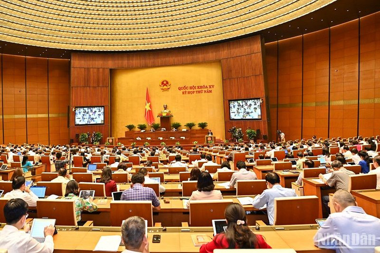 Quang cảnh phiên họp sáng 26/5. (Ảnh: DUY LINH)