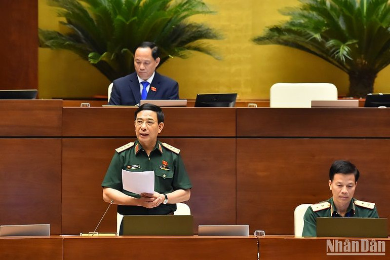Đại tướng Phan Văn Giang tiếp thu, giải trình ý kiến đại biểu Quốc hội. (Ảnh: THỦY NGUYÊN) Đại tướng Phan Văn Giang tiếp thu, giải trình ý kiến đại biểu Quốc hội. (Ảnh: THỦY NGUYÊN)