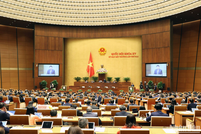 Quang cảnh phiên họp sáng 5/1. (Ảnh: DUY LINH)