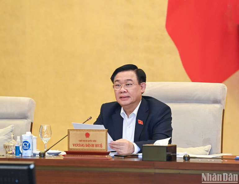 Chủ tịch Quốc hội Vương Đình Huệ gợi mở một số vấn đề thảo luận. (Ảnh: DUY LINH)