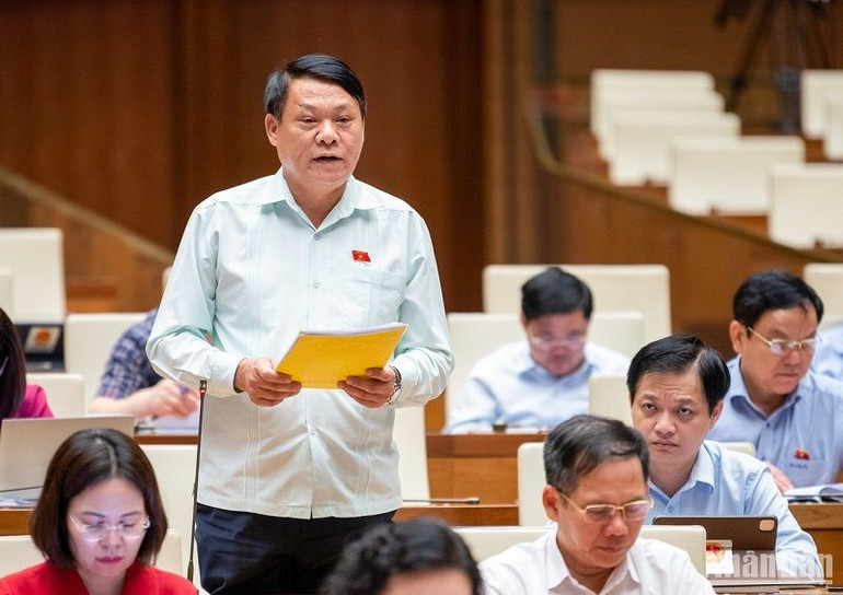 Đại biểu Nguyễn Thành Nam tán thành quy định Tổng Liên đoàn Lao động Việt Nam là cơ quan chủ quản đầu tư dự án nhà ở xã hội để cho công nhân thuê. (Ảnh: DUY LINH) Đại biểu Nguyễn Thành Nam tán thành quy định Tổng Liên đoàn Lao động Việt Nam là cơ quan chủ quản đầu tư dự án nhà ở xã hội để cho công nhân thuê. (Ảnh: DUY LINH)