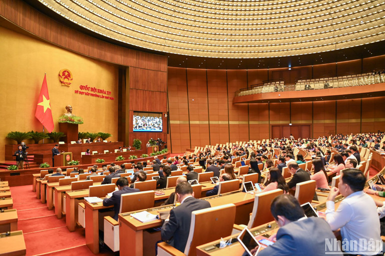 Quang cảnh phiên thảo luận ở hội trường chiều 15/1. (Ảnh: DUY LINH)