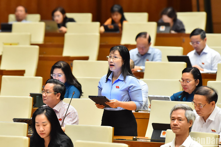 Đại biểu Nguyễn Hoàng Uyên (đoàn Long An). (Ảnh: THỦY NGUYÊN)