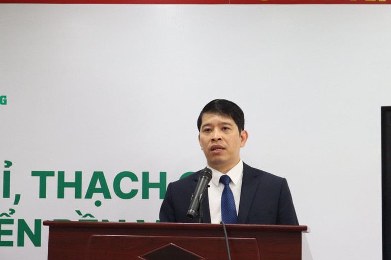 PGS Nguyễn Đình Thọ, Viện trưởng Viện Chiến lược, Chính sách Tài nguyên và Môi trường phát biểu đề dẫn Hội thảo.