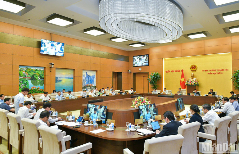 Quang cảnh phiên họp. (Ảnh: DUY LINH)