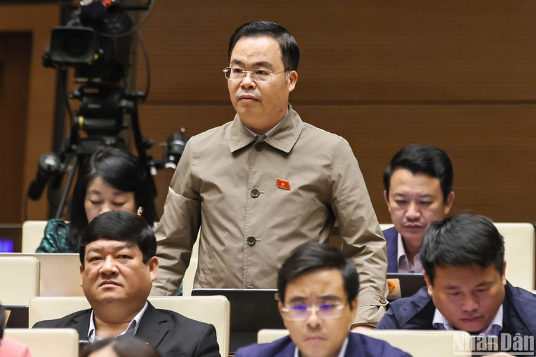 Đại biểu Trần Văn Khải (đoàn Hà Nam) góp ý kiến vào dự thảo Luật. (Ảnh: DUY LINH) Đại biểu Trần Văn Khải (đoàn Hà Nam) góp ý kiến vào dự thảo Luật. (Ảnh: DUY LINH)