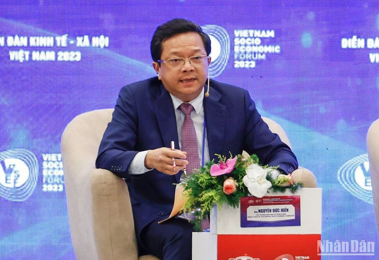 Phó Trưởng Ban Kinh tế Trung ương Nguyễn Đức Hiển điều hành phiên thảo luận. (Ảnh: DUY LINH)