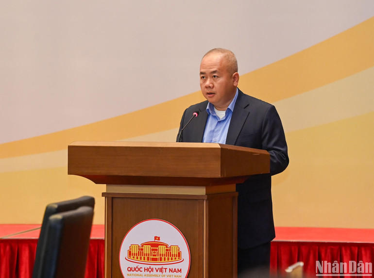 Thứ trưởng Kế hoạch và Đầu tư Đỗ Thành Trung trình bày báo cáo tại Hội nghị. (Ảnh: DUY LINH)