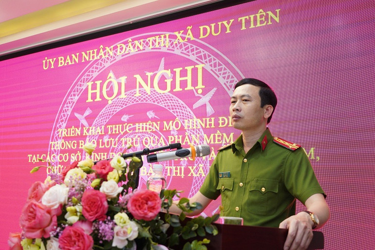 Phó Giám đốc Công an tỉnh Hà Nam, Đại tá Lê Văn Tuấn phát biểu tại hội nghị.