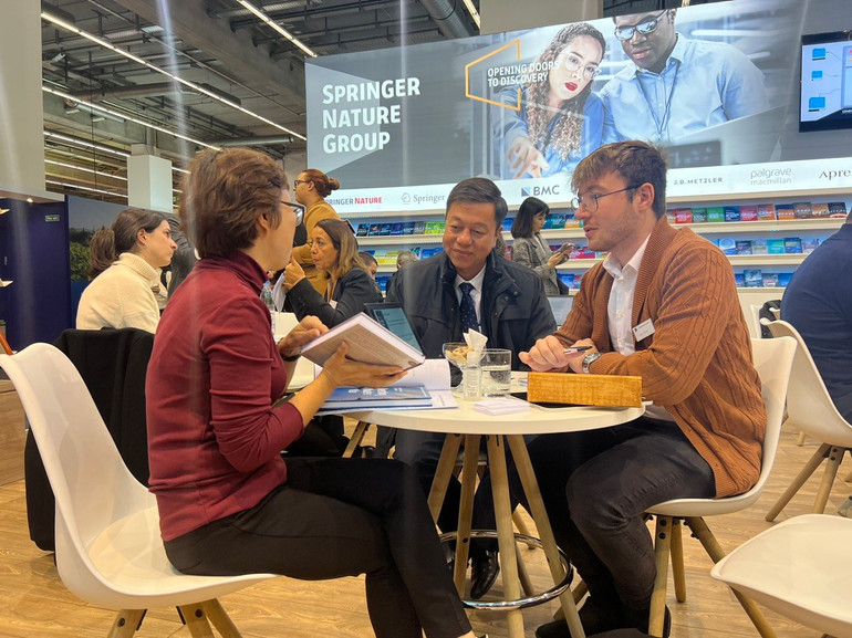 Với các đơn vị xuất bản Việt Nam, Hội sách là dịp để tìm hiểu, nắm bắt xu hướng mới của thị trường xuất bản thế giới; tiếp cận công nghệ phụ trợ tiên tiến cho hoạt động xuất bản.